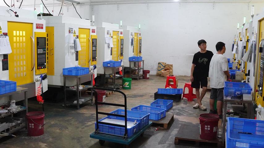 四季合成五金制品视频3